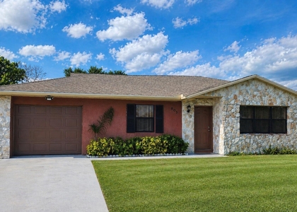 805 Se Cavern Avenue - Photo 1