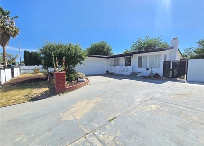 44221 4th E - Photo 1