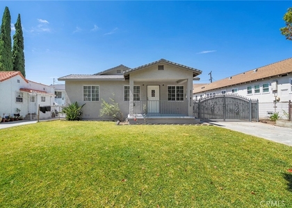 3025 Sherwood - Photo 1