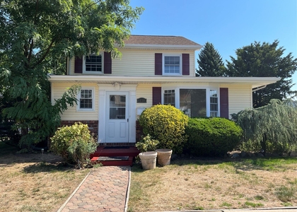 1539 Park Avenue - Photo 1