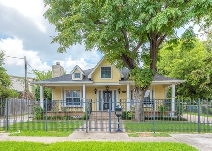 1535 W 25th Street - Photo 1