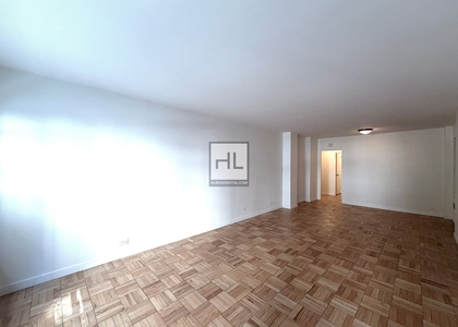 East 55th Street - Photo 1