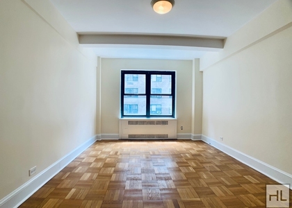 East 56 Street - Photo 1