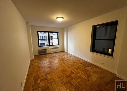 East 55 Street - Photo 1