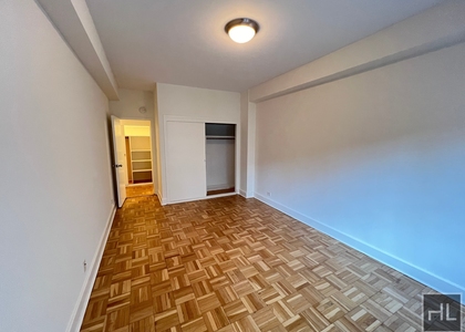 East 55 Street - Photo 1