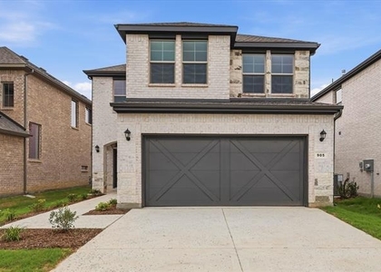 905 Collegiate Drive - Photo 1