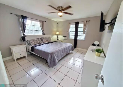 1621 Nw 7th Terrace - Photo 1