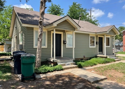 3211 N Military Avenue - Photo 1