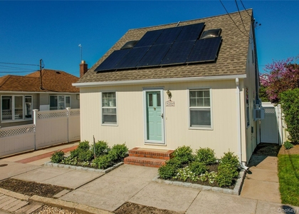23 Garden City Avenue - Photo 1