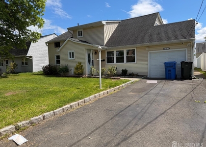 120 W Warren Street - Photo 1