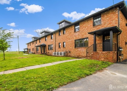 4 Morris Avenue - Photo 1
