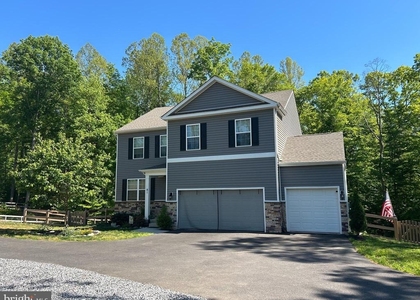 81 Pinewood Road - Photo 1