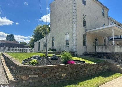 465 Cinnaminson Street - Photo 1