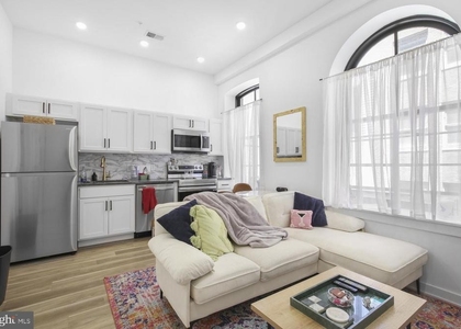 1415 Locust Street - Photo 1