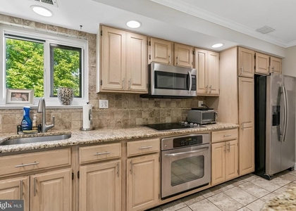 1740 Oakwood Terrace - Photo 1