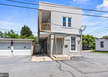 531 Walton Street - Photo 1