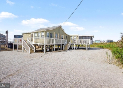 1022 South Green Street - Photo 1