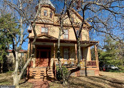 128 N Queen Street - Photo 1