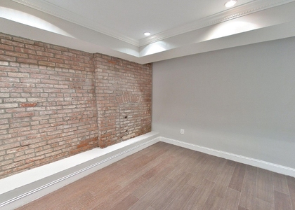 Hudson Street & Perry Street,  - Photo 1