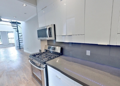  321 E 10th St. - Photo 1