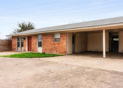 2408 Ventura Dr - Photo 1