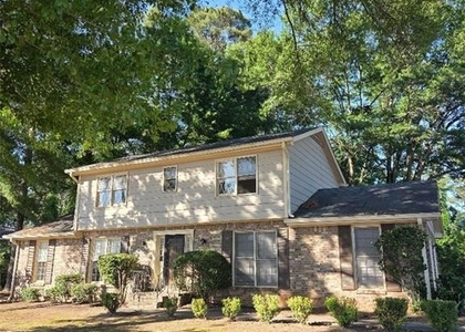 2206 Country Club Drive Se - Photo 1