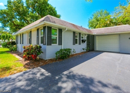 225 Georgetown Boulevard - Photo 1
