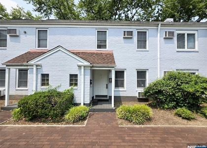 616 Grand - Photo 1