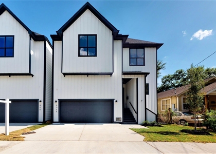 806 E 39th Street - Photo 1