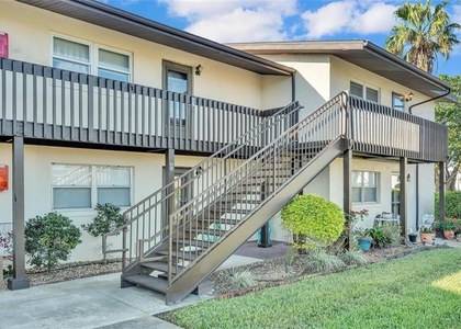 900 Avenue Z Se - Photo 1