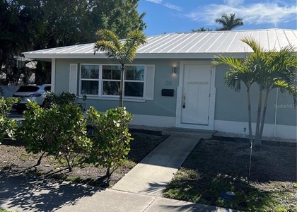 511 W Retta Esplanade - Photo 1