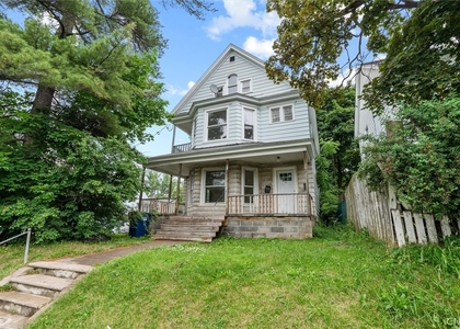 712 Oak Street - Photo 1