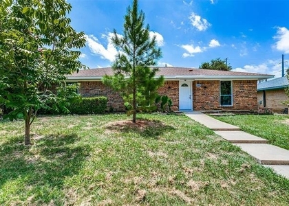 1580 College Parkway - Photo 1