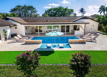 3127 Sherwood Boulevard - Photo 1