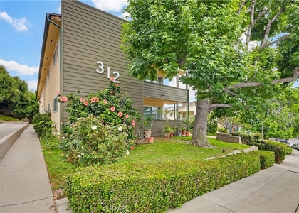 312 Raymondale - Photo 1