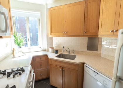 1st Ave - Photo 1