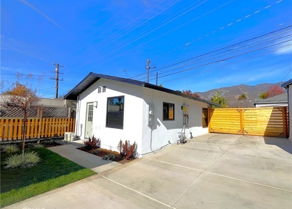 517 1/2 Wildrose Avenue - Photo 1