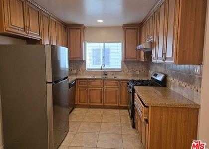 922 S Bedford Street - Photo 1