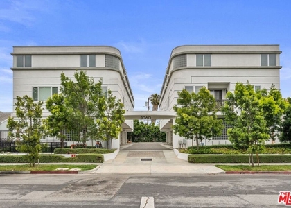 1060 S Bronson Avenue - Photo 1