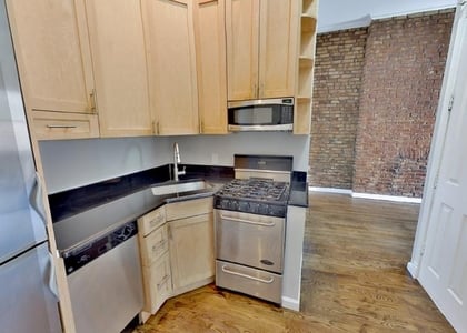 West 14th Street - Photo 1