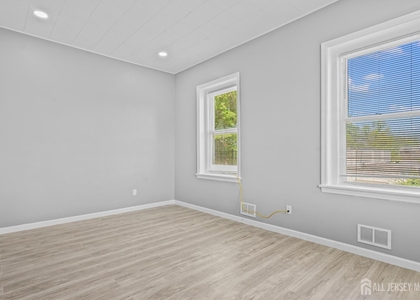 107 Macarthur Avenue - Photo 1