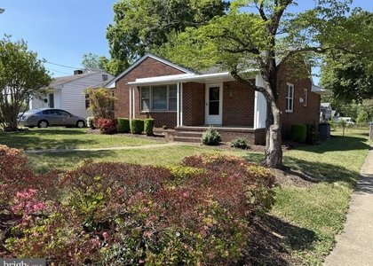 1316 Stafford Avenue - Photo 1