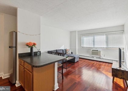 2101 Chestnut Street - Photo 1