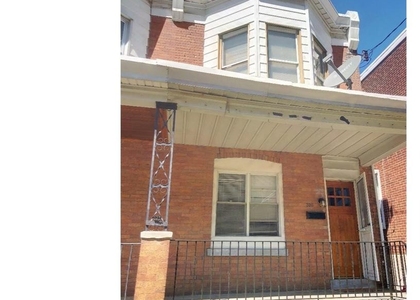 306 Leverington Avenue - Photo 1