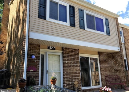 1127 Thackary Court - Photo 1