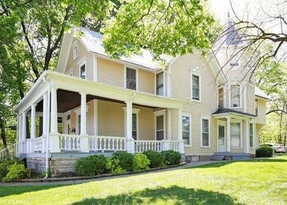 517 E Chicago Street - Photo 1