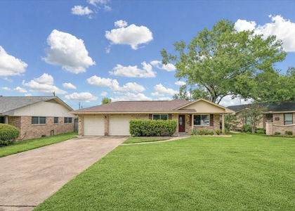 1607 Willowby Drive - Photo 1