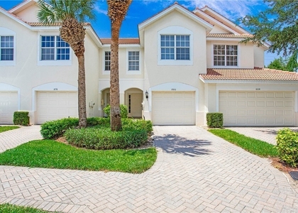 880 Hampton Circle - Photo 1