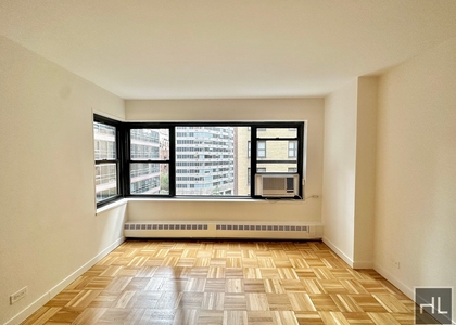 East 55 Street - Photo 1