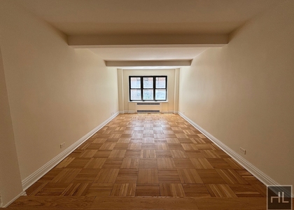 East 56 Street - Photo 1